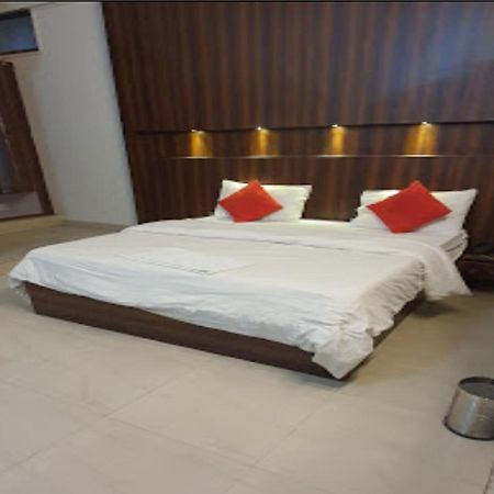 Hotel Pacific Grey By Wb Inn Lucknow Eksteriør billede